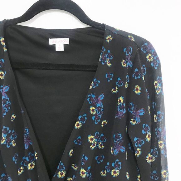 Xhilaration cropped blouse  - Picture 3 of 3